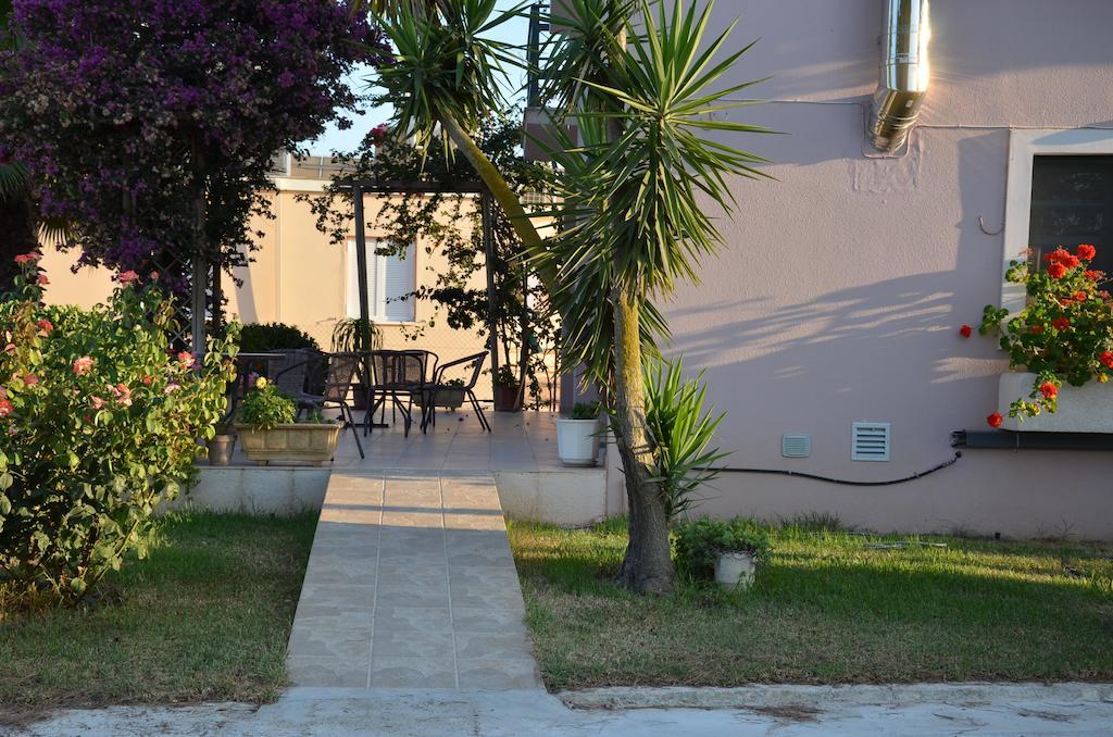Rena'S House Hotel Kalogria  Exterior photo